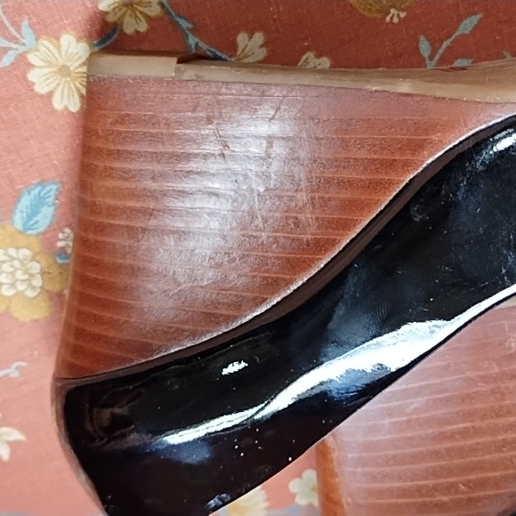 COPY - Tory Burch Black Patent Leather Open Toe T Logo Wedges (7) - Picture 10 of 11